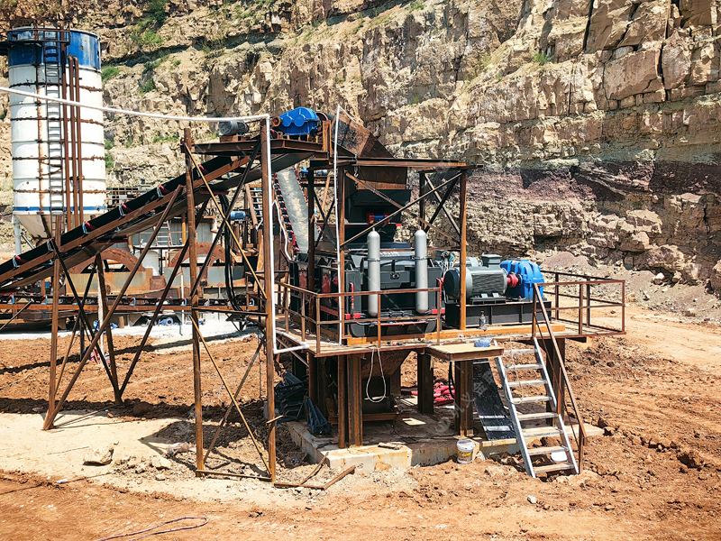 液壓對輥制砂機憑什么宣稱 “高產又穩(wěn)定”？其耐磨技術的雙重突破是關鍵